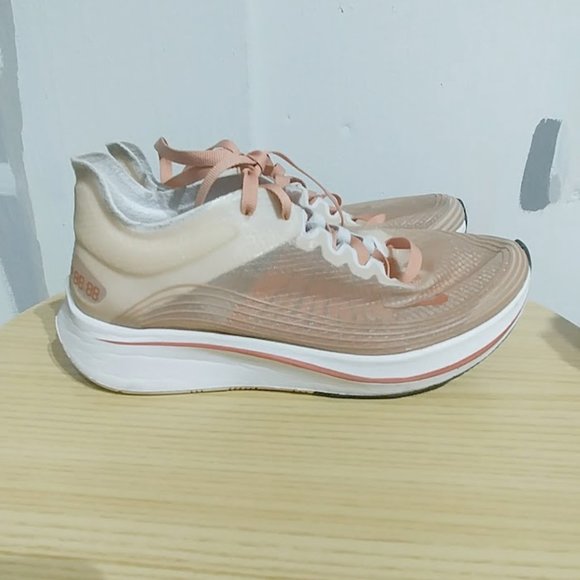 EUC Nike Zoom Fly 2018 Dusty Peach Women's 5.5 - Picture 4 of 7